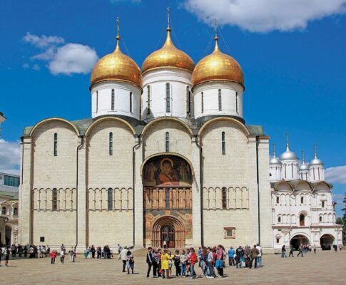 Экскурсия в Успенский собор — один из самых красивых храмов Москвы